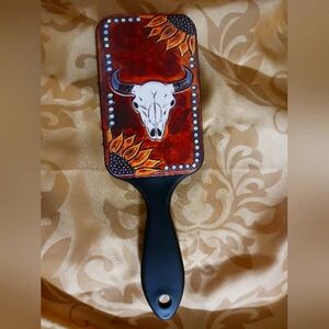 Paddle brush with vinyl design